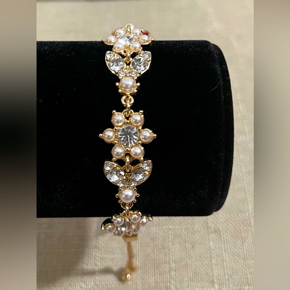 Gold-Tone Crystal & Imitation Pearl
Flower Slider Bracelet - Picture 9 of 12